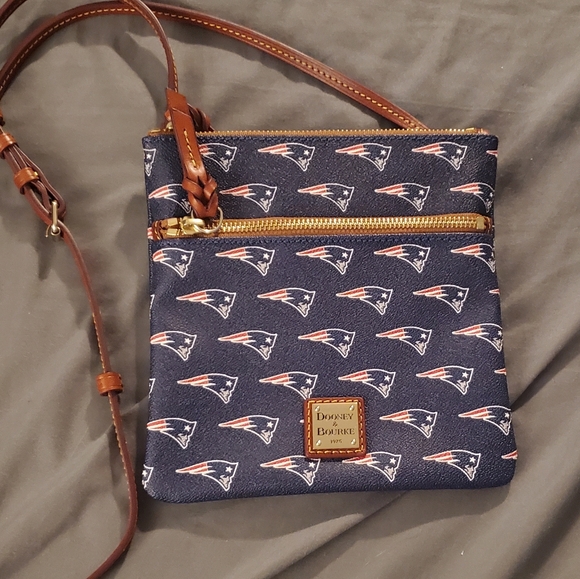 Dooney & Bourke Navy Crossbody Bag with Patriots Logo - Picture 2 of 9